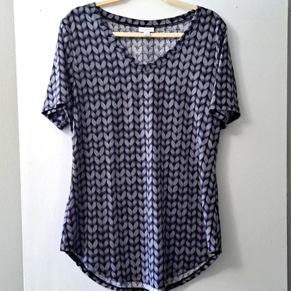 Lularoe Iris tee M